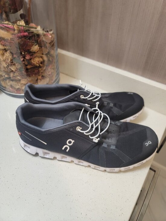 On Cloud 5 Sneakers Men’s Black White Running Shoes Comfort Walking Sz 11 main image 4
